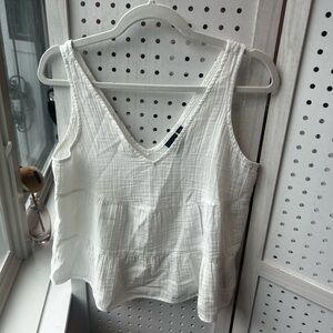 GAP White Sleeveless Tiered Tank – Size XXS – Lightweight Summer Top
